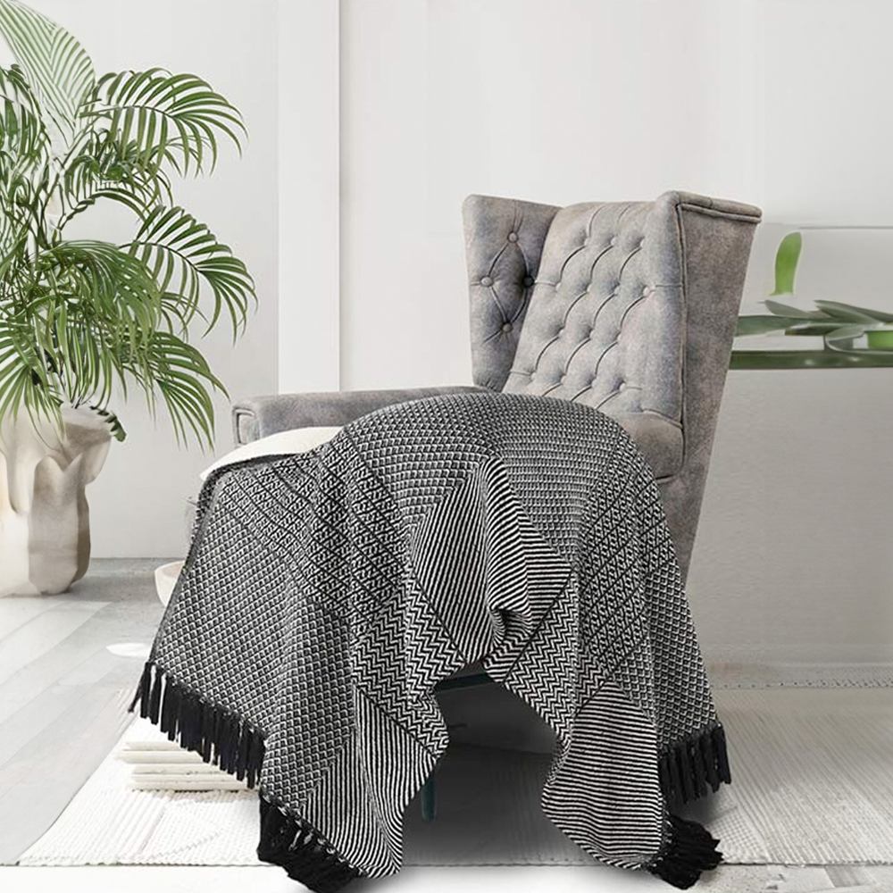 Sashaa World Throw Blanket (Black, White) Price - Buy Online at