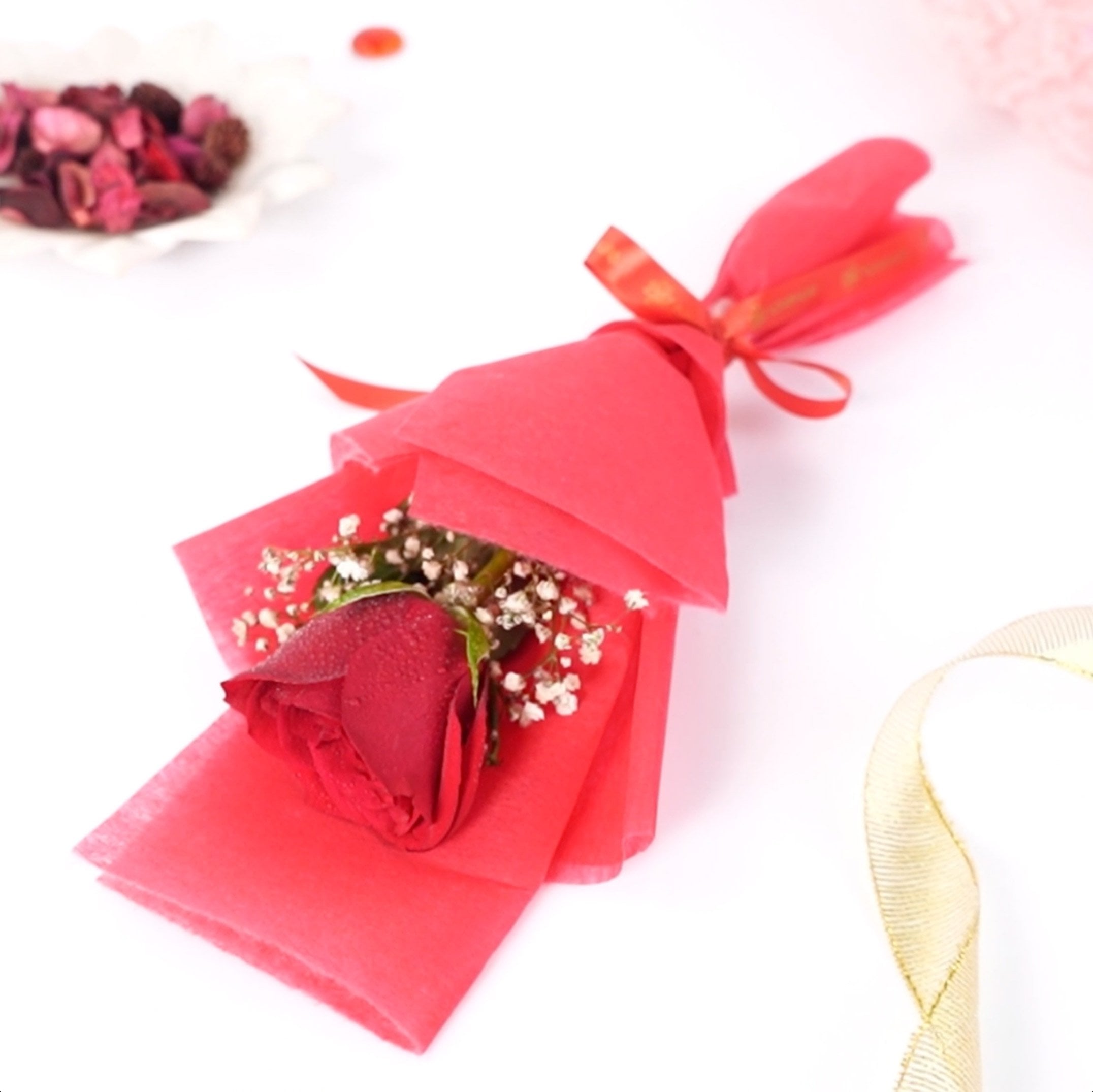 FlowerAura Red Rose Single Flower in Red Paper Price - Buy Online at ...